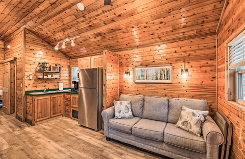 New Bern Cabin | Charming New Bern Log Cabin - Pets Welcome!