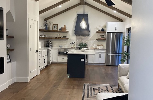 Upper East Cottage | Charming New Casita Lower Riviera, Quiet, AC, 6 blocks to State St, Pet-Friendly