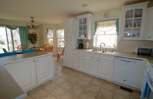 Avalon House | Charming, Newer 4 Bedroom House in Desirable Avalon, NJ