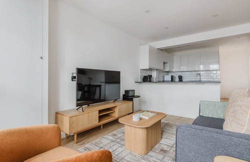 Golborne Apartment | Charming Notting Hill 2BR w/Washer, Fully Furnished, by Blueground
