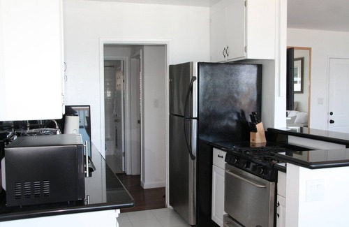Eastern Malibu Apartment | Charming Oceanfront Get-Away on Sandy Carbon Beach - Stingray