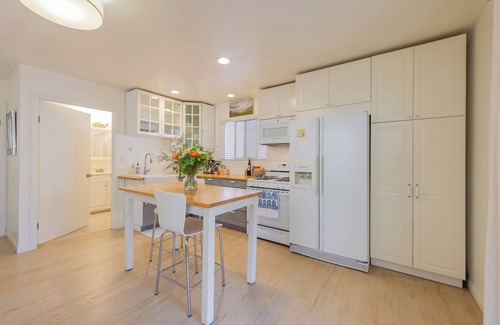 Meiners Oaks House | Charming Ojai bungalow in great location with mountain views!