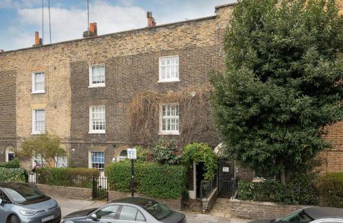 Churchill House | Charming old style 2 bed cottage in London's best neighbourhood