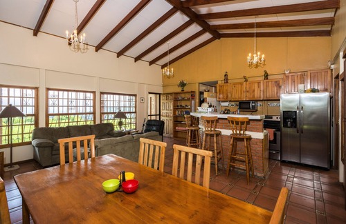 San Antonio Cottage | Charming Private Cottage with Spectacular Mountain & City View