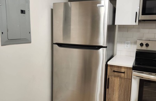 Towson Apartment | Charming Penthouse of 2-bedroom apartment in Towson with AC, fitness room, WiFi