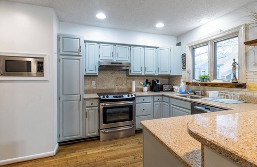 Annapolis House | Charming Pet-Friendly Stay - Near Bay & Beaches.