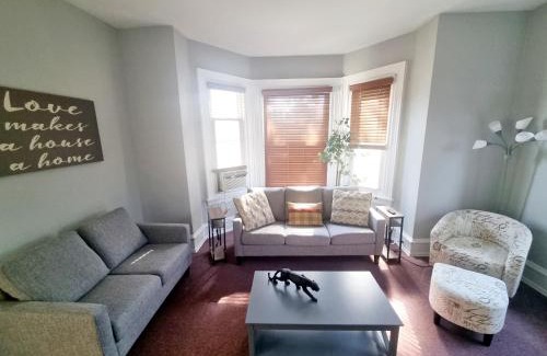 Elkins Park Apartment | Charming Place To Call Home