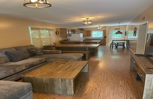 South Casco House | Charming Point Sebago Resort Home - Booking for 2025 & 2026!