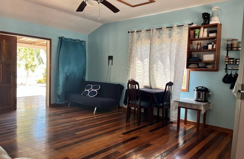 Corozal District House | Charming Private Beachfront 2-bedroom house near Copper Bank with WiFi, AC