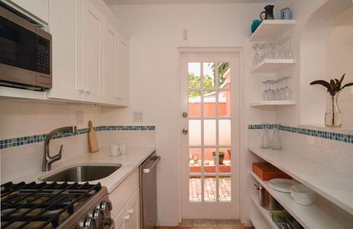 Somerset Village Cottage | Charming Private Cottage by the Beach