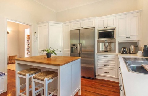 Edge Hill House | Charming Queenslander with Pool – Perfect Family or Friends Getaway in Cairns