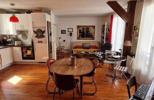 Quartier des Grandes-Carrieres Apartment | CHARMING & QUIET DUPLEX in MONTMARTRE for 8 with 2 wc, 2 bathrooms.