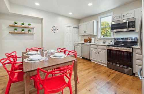 Castle Shannon House | Charming Remodeled 3-BR Bungalow near Attractions