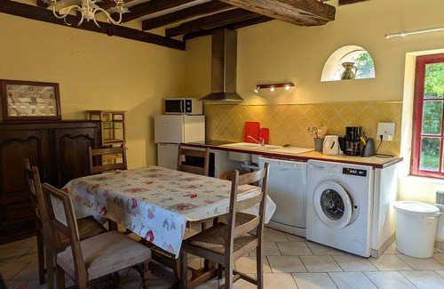 Coullons Cottage | Charming Renovated Farmhouse with Garden near Gien