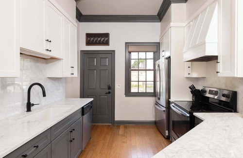 Old West Broad Neighborhood House | Charming Renovation | Free Parking