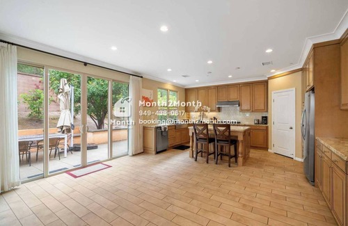 Irvine House | Charming Retreat at Crestwick: Your Perfect Summer Getaway Awaits! #7572