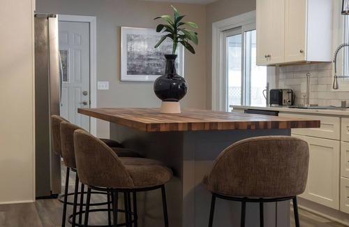 Wayzata House | Charming Retreat close to Wayzata Downtown - The Gilded Loon