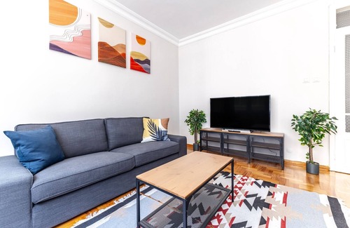 Harbiye Apartment | Charming Retreat with Balcony 7 min to Bomontiada