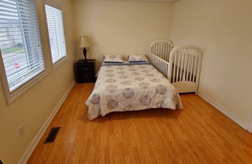 Richmond Hill House | Charming Richmond Hill Home - Your Home Away from Home in a quiet area