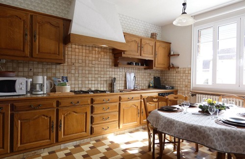 Challet Cottage | Charming Rural Retreat: Modern Comfort in Historic Challet