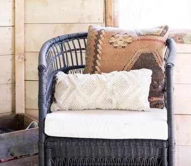 Oakpark Ski Chalet | Charming & Rustic Bloomingdale Cottage w/views