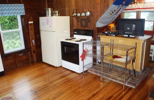 Kingston Cottage | Charming, Rustic Oceanview New England Cottage w/Wraparound Porch & Huge Yard