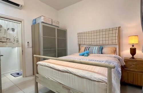 Petaling Jaya Apartment | Charming Rustic Retreat with Cozy Interior and Sky Pool View