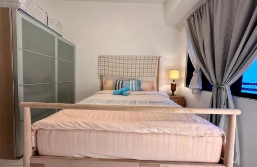 Petaling Jaya Apartment | Charming Rustic Retreat with Cozy Interior and Sky Pool View