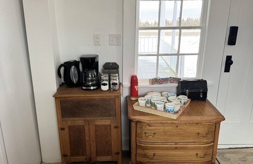 Hampton House | Charming rustic retreat with Bay of Fundy Views, escape to our serene haven.