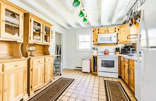 Katama House | Charming Saltbox near Town/Beach - AC and Linens View calendar