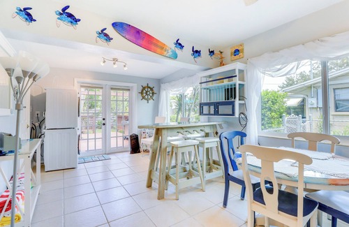Gulf Gate Estates House | Charming Sarasota Home w/Deck, 3 Mi to Beaches!