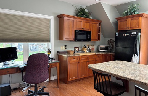 Saratoga Springs Apartment | Charming Saratoga studio '09: walk to track, SPAC, downtown! Private entry/deck.