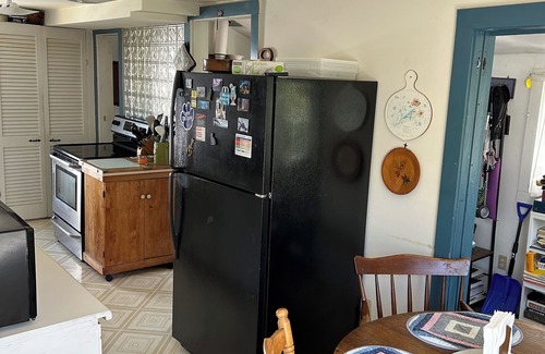 Lords Point House | Charming Seaside Cottage 2-bedroom with WiFi, AC in Lord's Point ,Stonington.