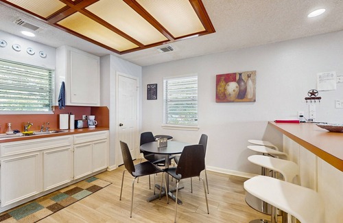 San Leon House | Charming seaside house w/Galveston Bay bay views, fenced yard - Dog Friendly