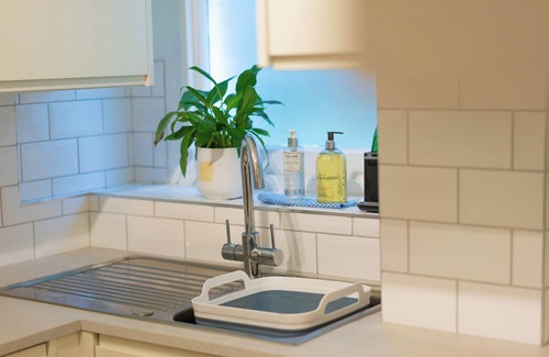 St. Mark's Apartment | Charming & Spacious 2-bed flat Near River Thames