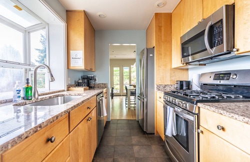 Seattle Metro Area House | Charming & Spacious Lakewood Retreat with 4BR/2BA