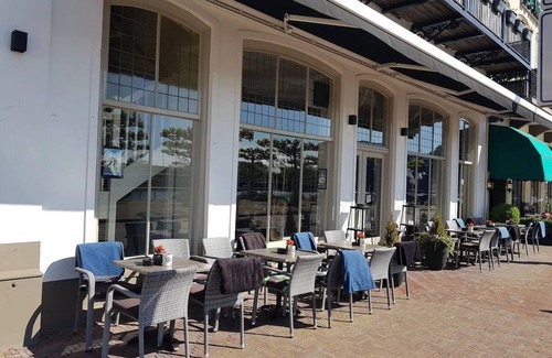 Edelstenenbuurt Apartment | Charming Stay with Onsite Dining Near Coastal Trails and Town Squares! Breakfast