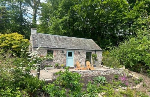 Alexandria House | Charming stone Bothy at Loch Lomond