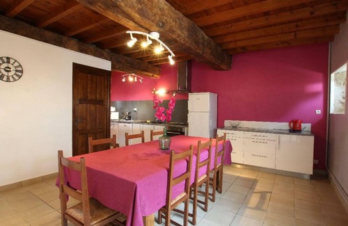 Orglandes Cottage | Charming Stone House for 8 with Garden, Near Utah Beach, Pet-Friendly