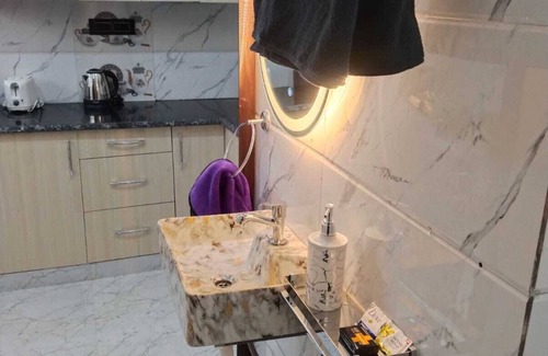 Delhi Apartment | Charming Studio Apartment for Rent in the Heart of the City