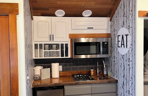 North Bend Cottage | Charming Studio cottage, 1/2 mile from Mt Si Trailhead