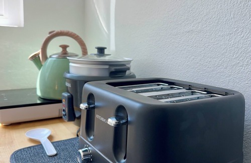 North Clairemont Apartment | Charming Studio in the heart of San Diego, an 8-minute drive to the beach!