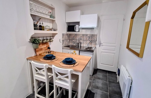 Sens Apartment | Charming Studio in the Heart of Sens/near Station