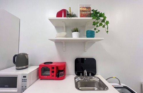 Queens Apartment | Charming studio in wonderful Queens with AC, WiFi