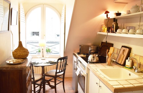 Quartier de la Place-Vendome Apartment | Charming Studio on Rue Saint Honore Near Louvre