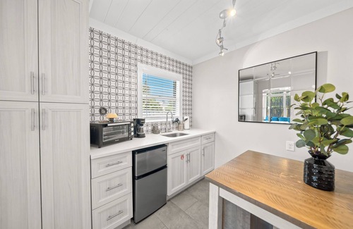 Orlando Beach Condo | Charming Studio Suite W/Private Beach Access, Fire Pit, & BBQ Grills π