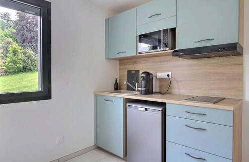 Publier Apartment | Charming studio with garden view