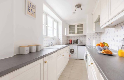 Windsor City Centre Apartment | Charming Studio with Stunning Windsor Castle Views