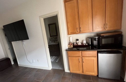 Washington Ave./ Memorial Park Apartment | Charming Suite, inside the loop/pet friendly w/outdoor gazebo,Private Entrance