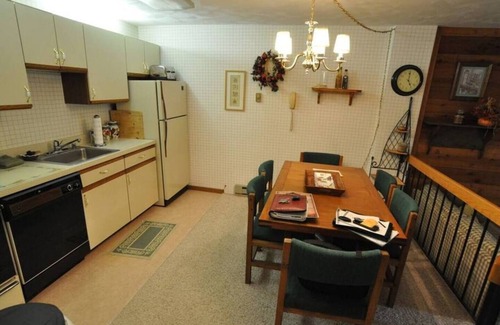 Seven Springs House | Charming Swiss Mountainn Condo at 7 Springs Resort